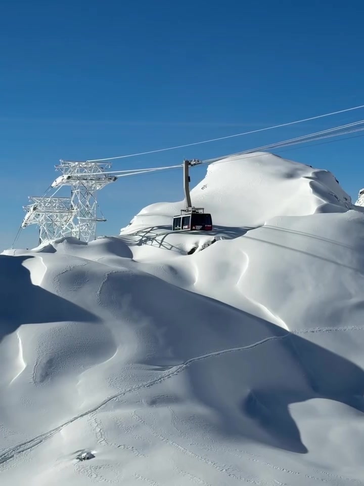 Winter Cable Cars 🚠❄️🩵

#goforexperiences#goswitzerland #winter#snow#cablecars