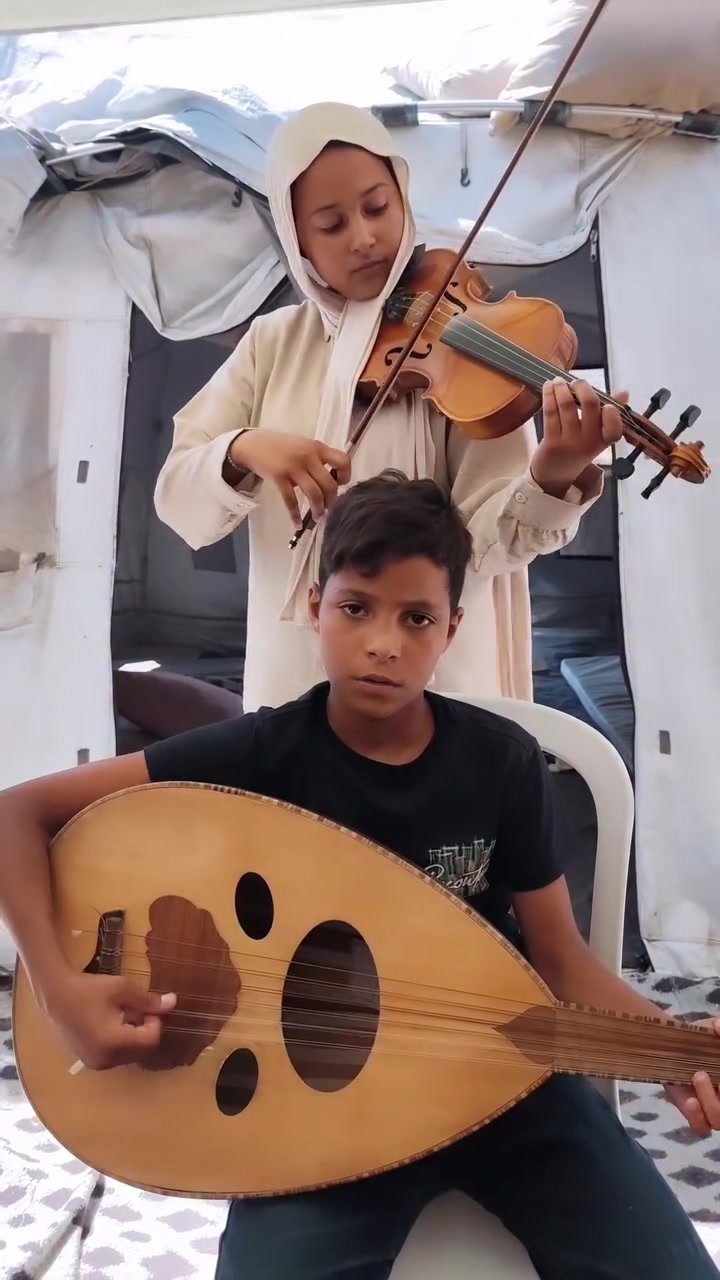 Wait until you hear her voice... 🎻❤️

🎻✨ Can you believe this beautiful voice comes from s