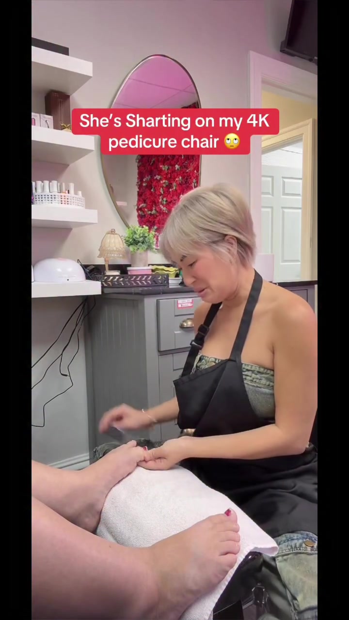She sharting on my 4K pedicure chair 🙄 #salonlife #drama #client #fblifestyle