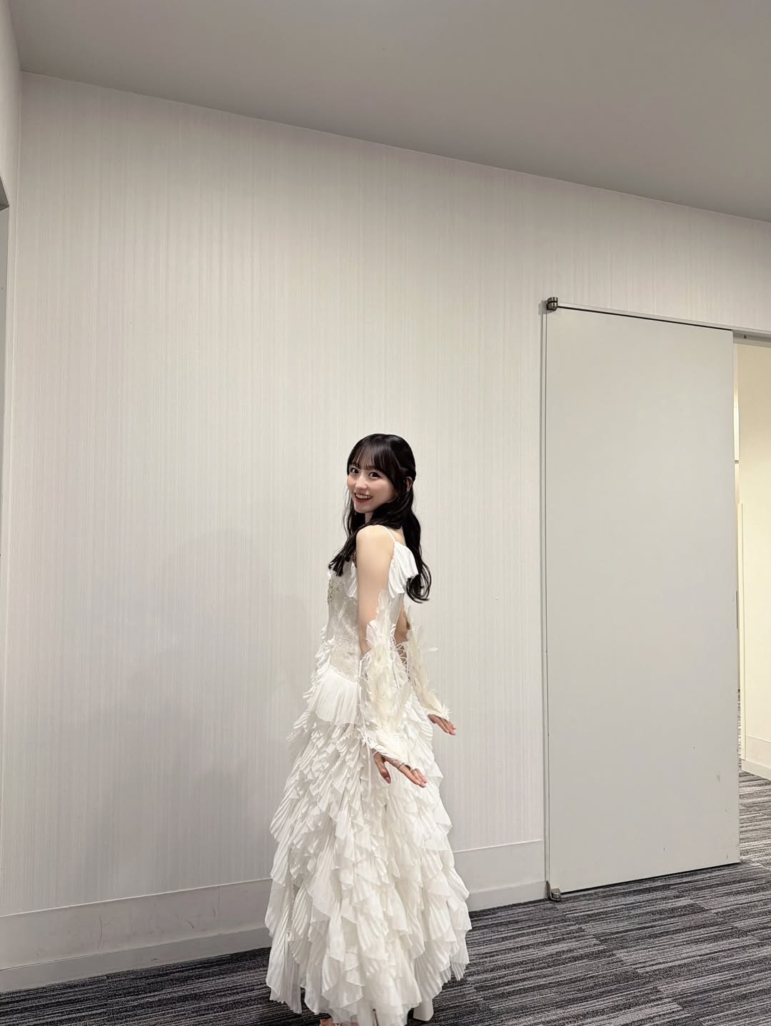 昨日はミュージックステーションさんに出演させていただきました🎤 そして新衣装のお披露目でした！羽、可愛い...🪿💭 (Part 3)
