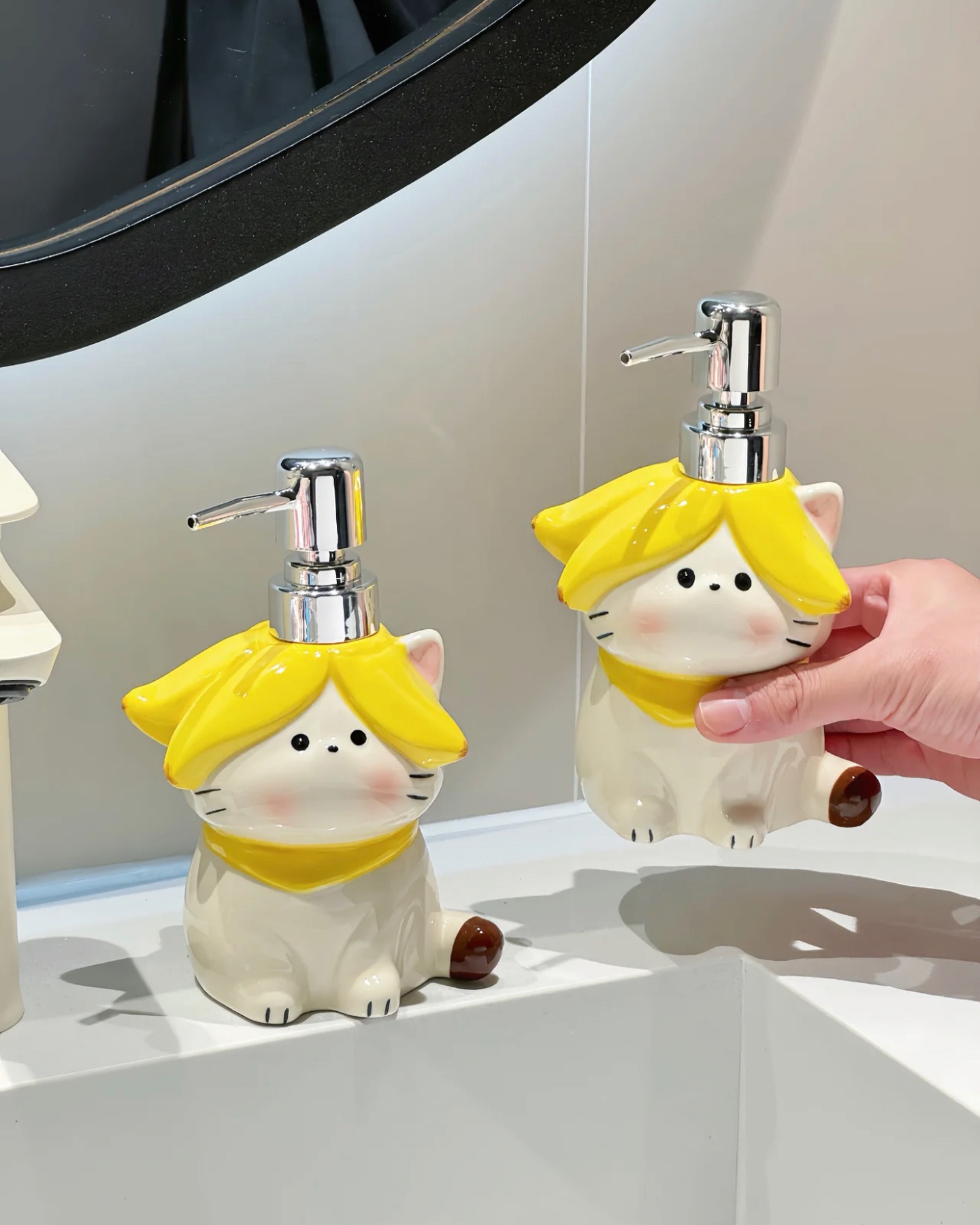 Lên thêm một em bình chiết mèo chuối xiuuu cute, cuối tuần…