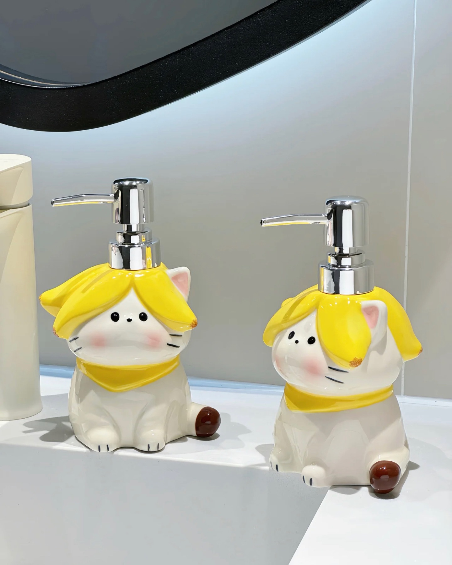 Lên thêm một em bình chiết mèo chuối xiuuu cute, cuối tuần…