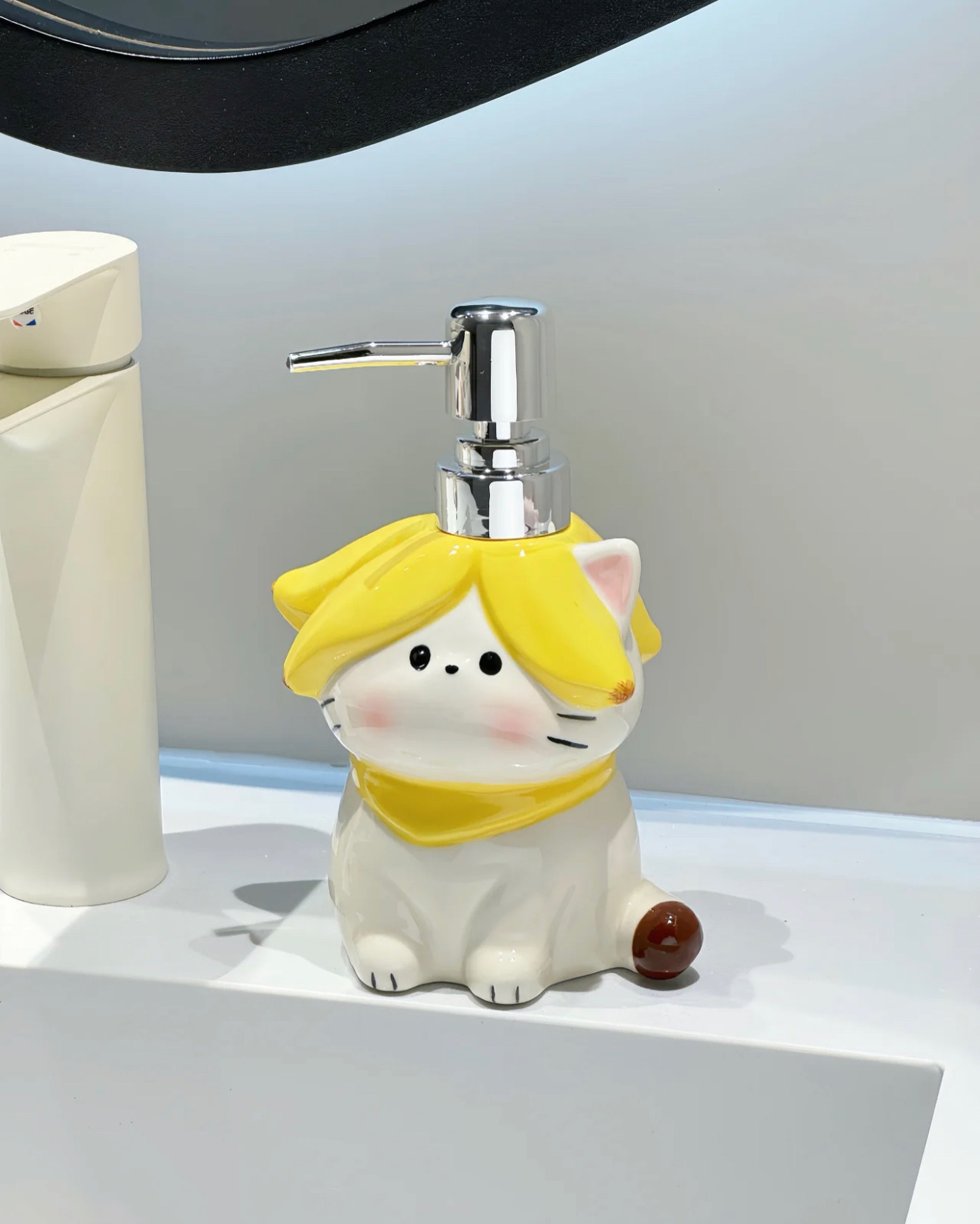 Lên thêm một em bình chiết mèo chuối xiuuu cute, cuối tuần…
