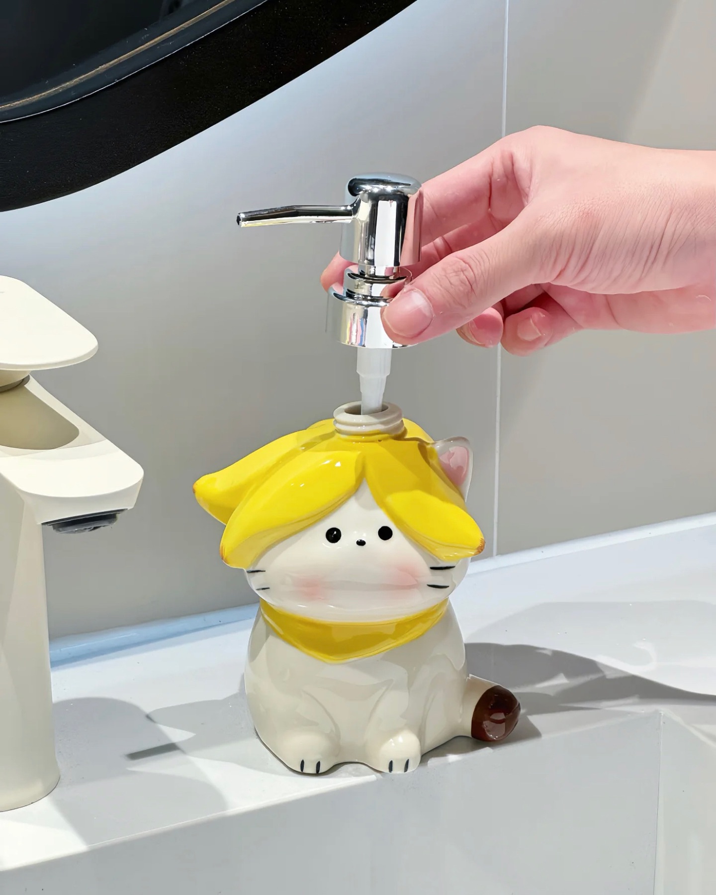 Lên thêm một em bình chiết mèo chuối xiuuu cute, cuối tuần…