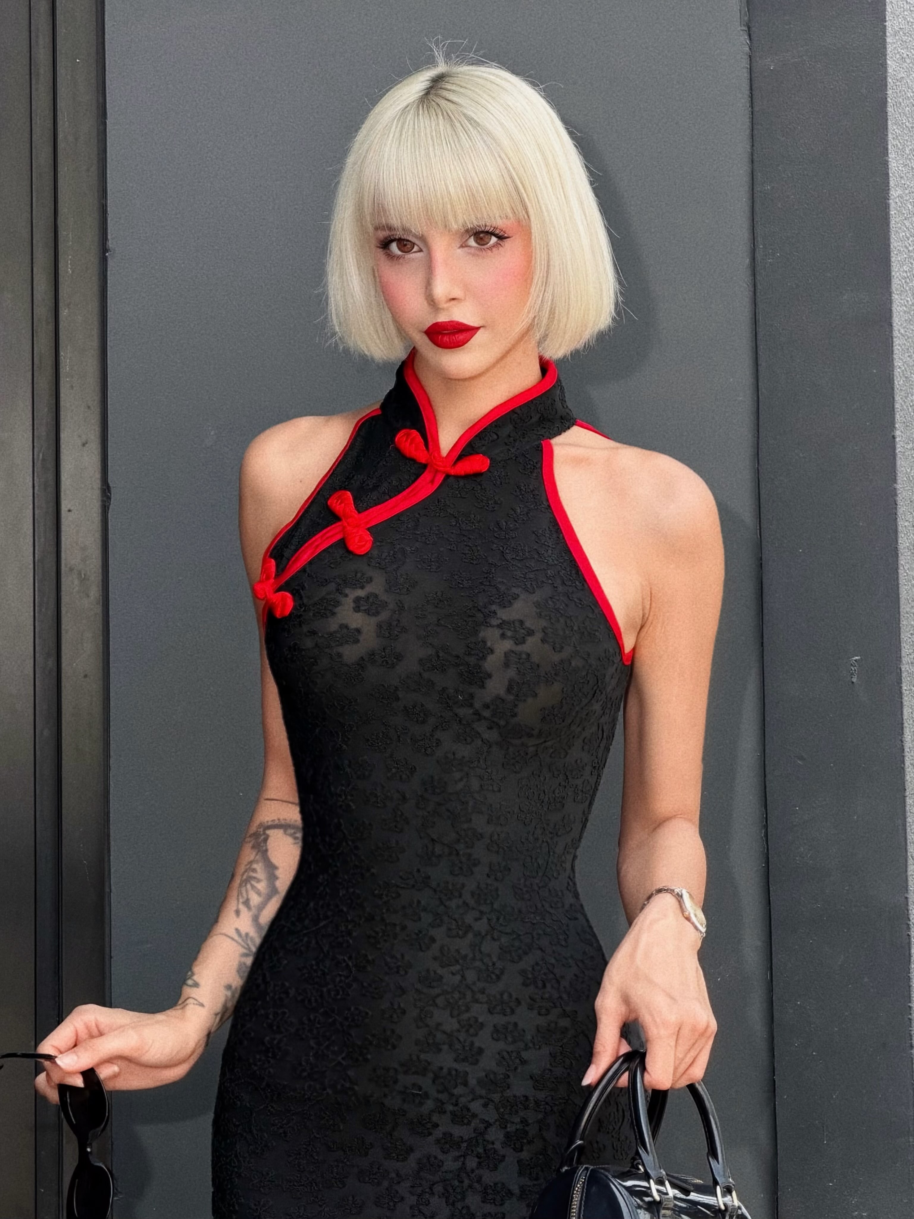 Red, black & a little drama🪭 Chinese-inspired glam, but make it fashion🐉🥢🧧…