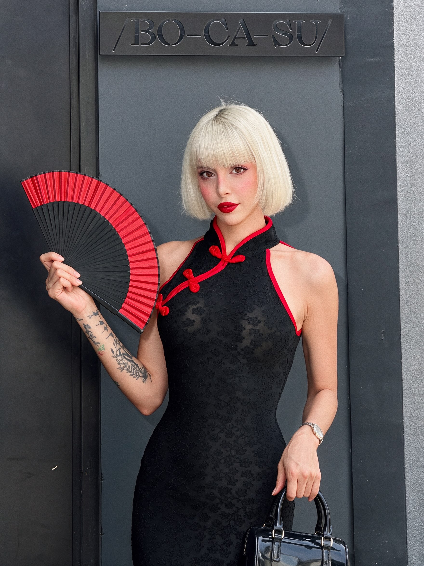 Red, black & a little drama🪭 Chinese-inspired glam, but make it fashion🐉🥢🧧…