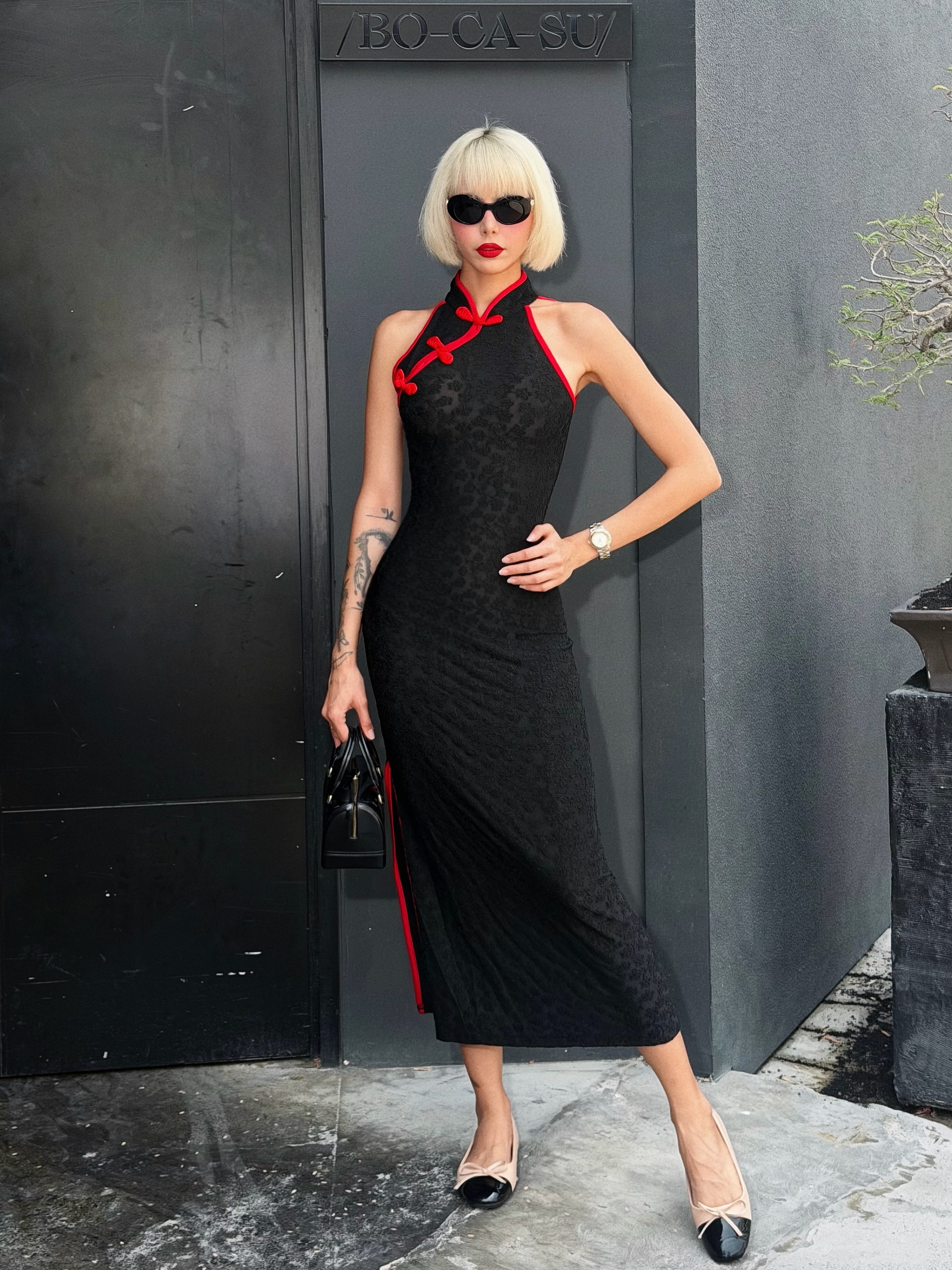 Red, black & a little drama🪭 Chinese-inspired glam, but make it fashion🐉🥢🧧…